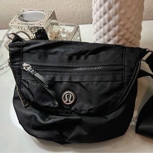 Lululemon black nylon festival bag